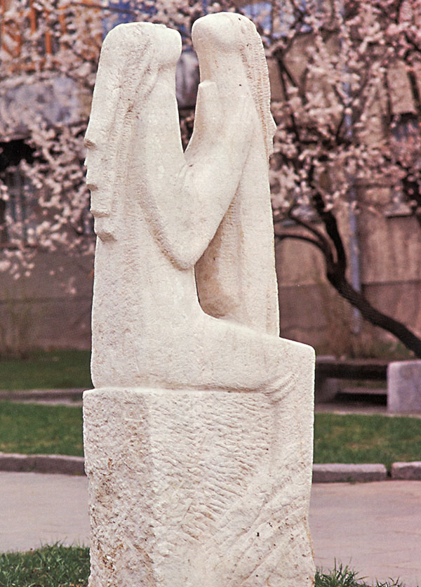 «Два погляди в небо». 2001. Вапняк